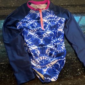 Size 7/8 rashguard tie-dyed swimsuit